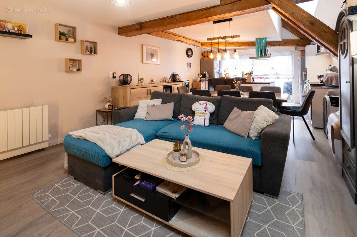Appartement à FRASNE
