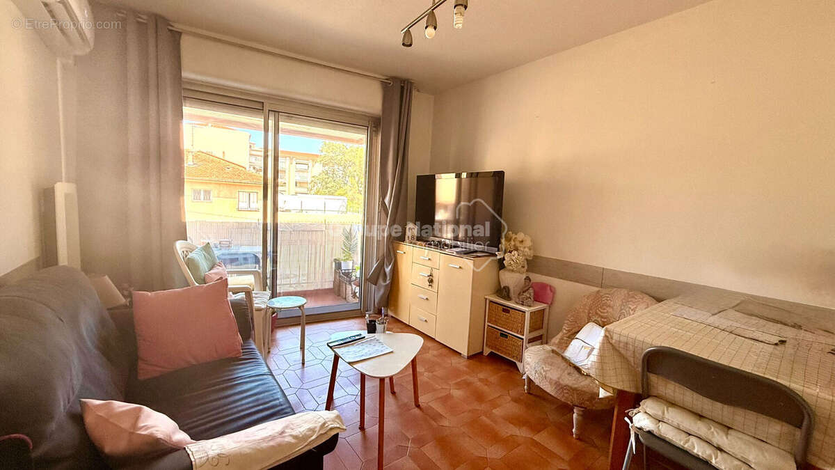 Idéal pied-à-terre à Saint Aygulf : charmant T2 vue mer avec Balcon, meublé et cave à 100m de la mer - photo 8