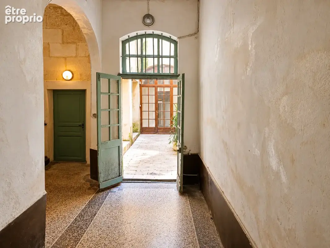 À vendre à Arles   Maison bourgeoise du XVIIe siècle de 315 m2 en centre historique - photo 9