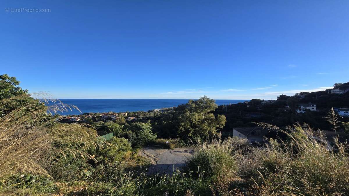 Terrain à LES ISSAMBRES