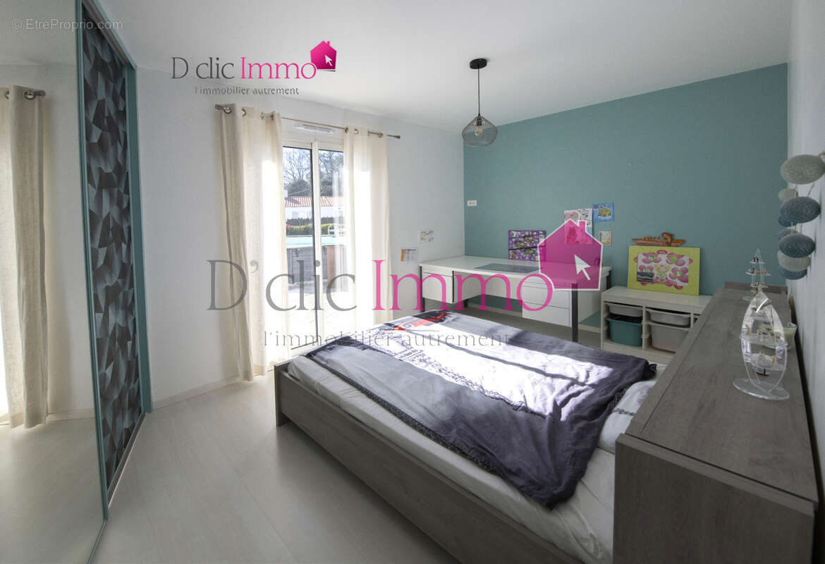 SAINT HILAIRE DE RIEZ   165 m2 habitables   4 chambres   2 garages (54 m2 et 48 m2)   Pièce SPA 32 m2   Jardin - photo 6