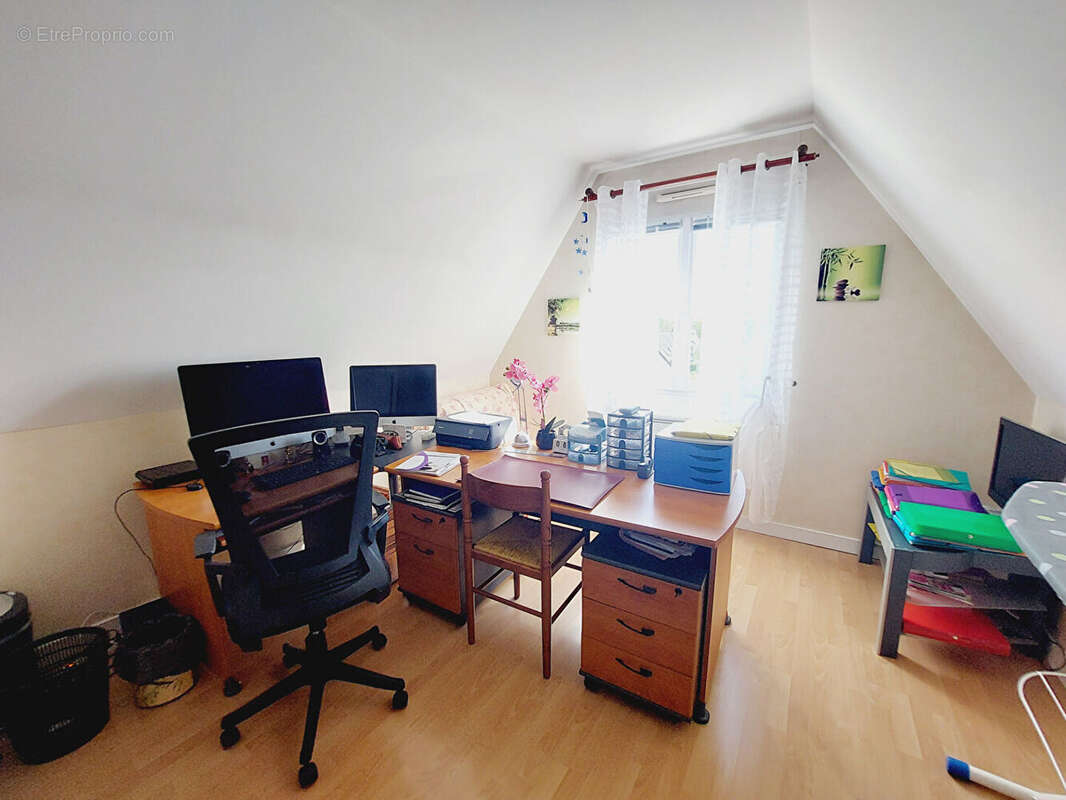 Maison à MONTREUIL-LE-GAST