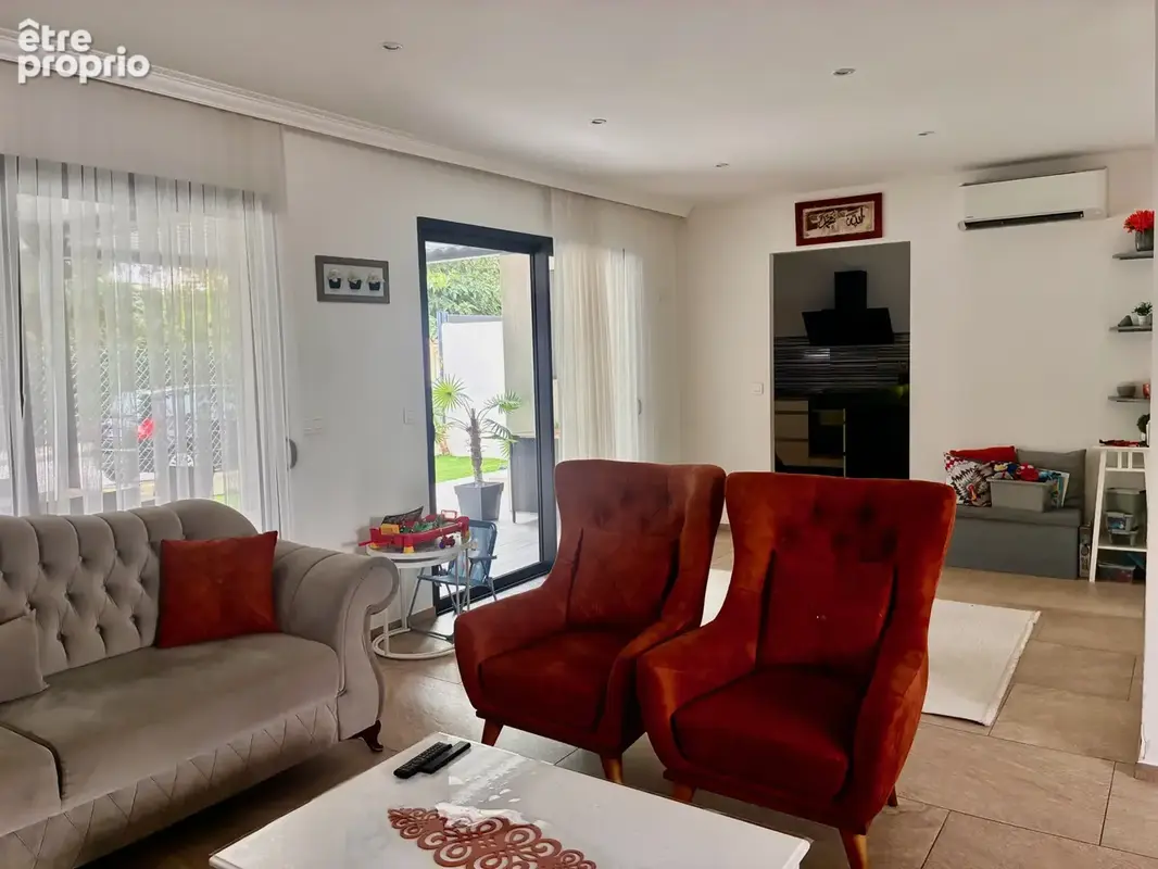 Maison récente 114 m2 avec garage et extérieur aménagé - Quartier Laure - photo 4