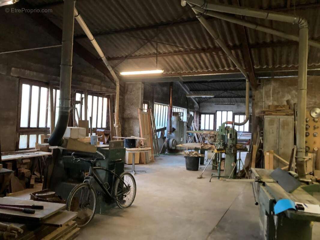 entrepot 4 - Commerce à LUZECH