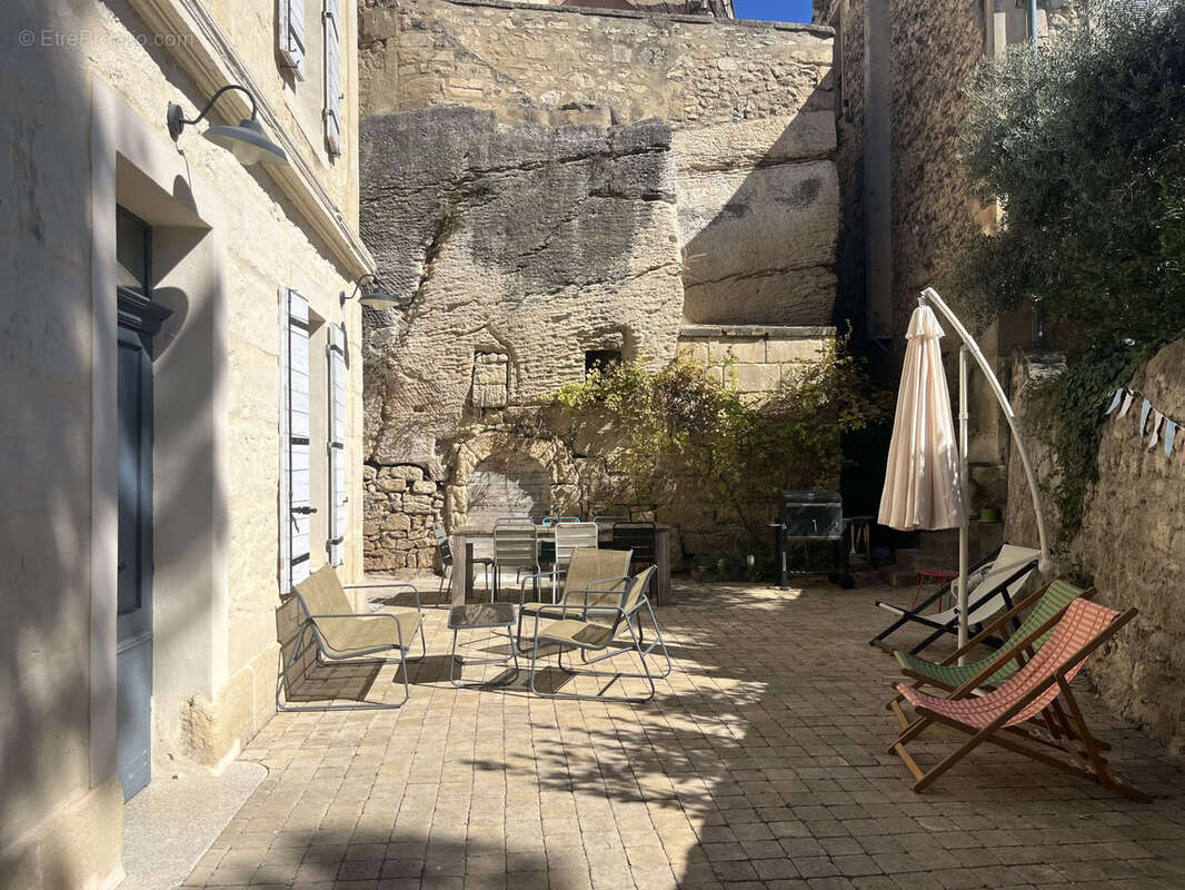 Maison à FONTVIEILLE