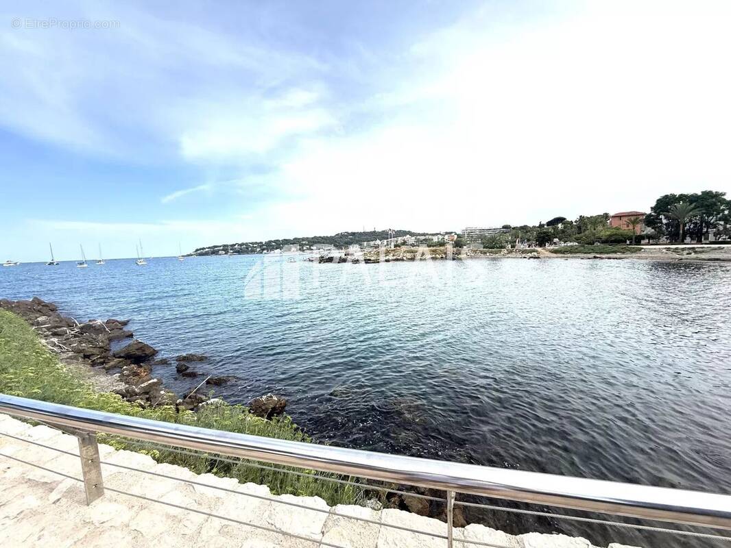 Carré d'OR Antibes superbe 4P rénové - photo 9