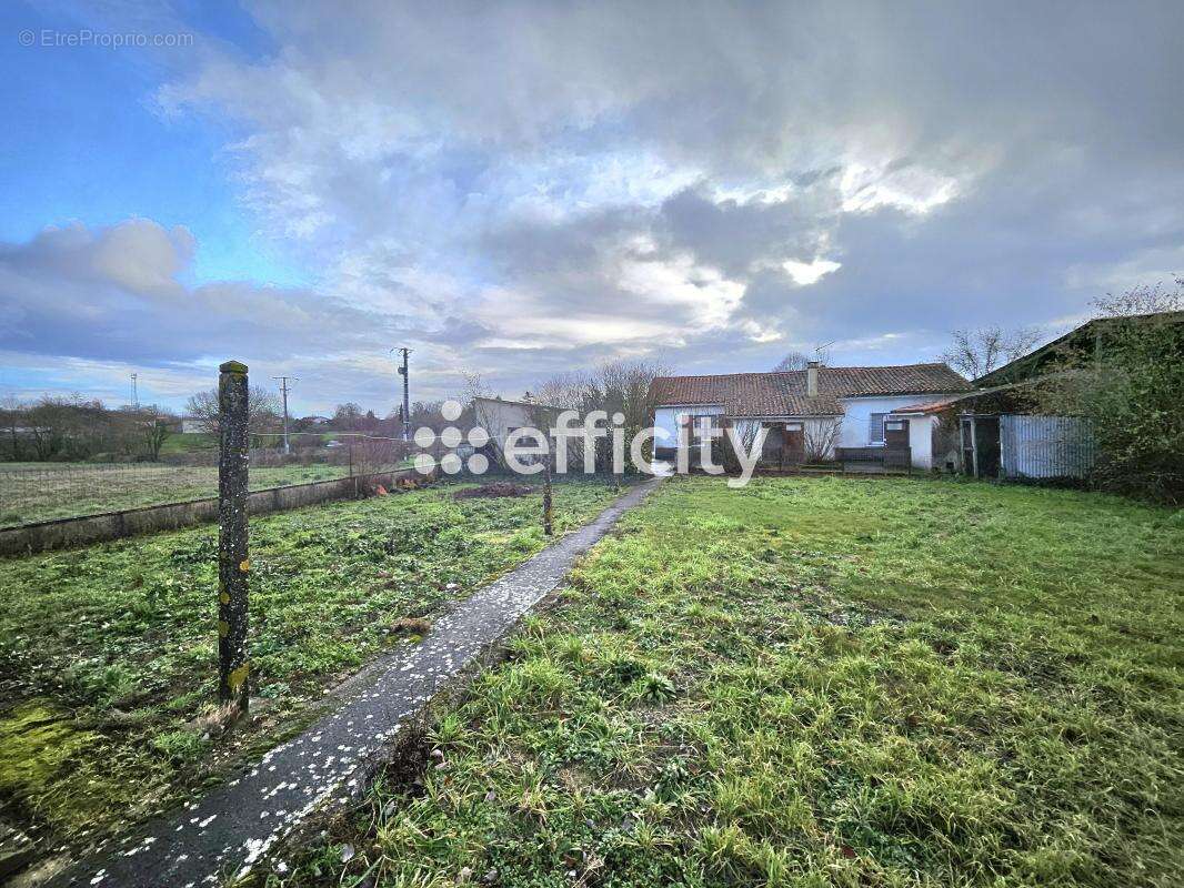 Maison à MAUPREVOIR