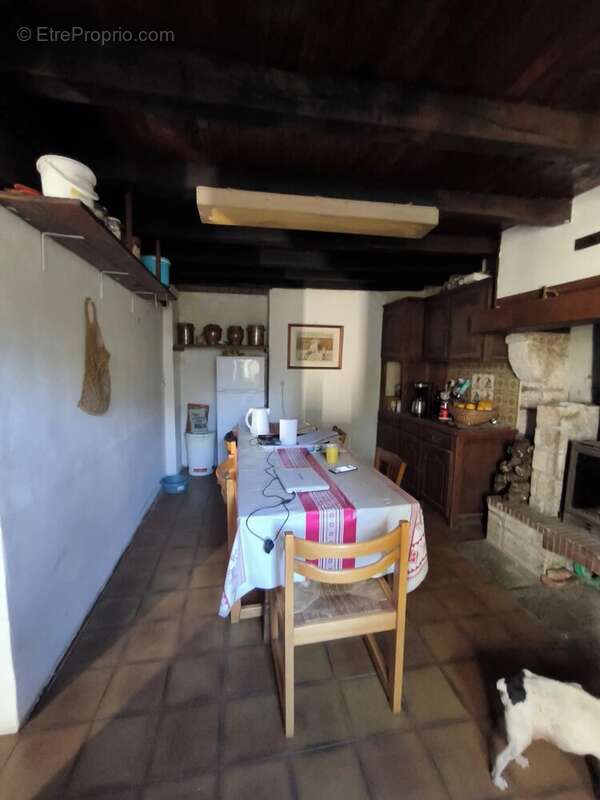 Maison à MONTROL-SENARD