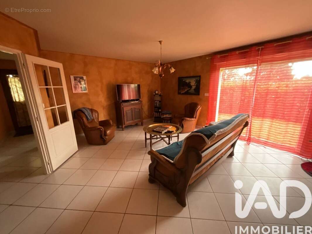 Photo 6 - Maison à NIEUIL-L'ESPOIR