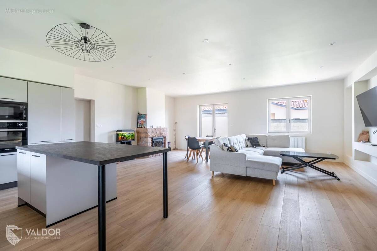 Maison à SAINT-GEORGES-DE-RENEINS