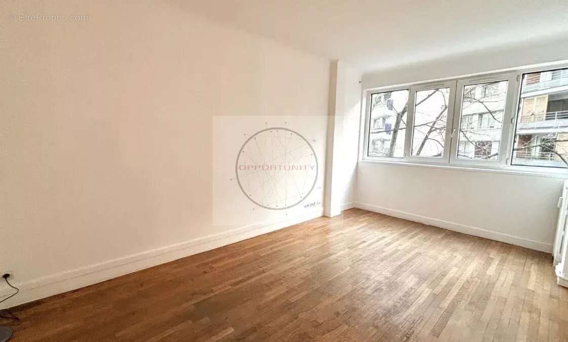 Appartement à PARIS-20E