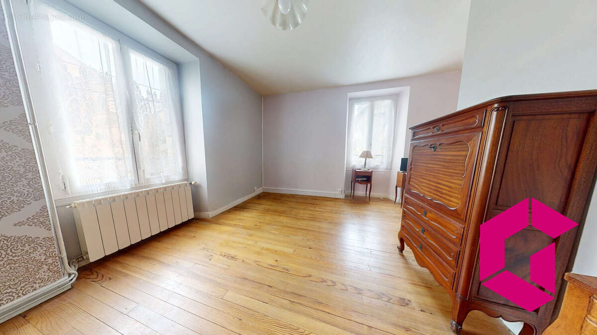 Maison à SAINT-GERMAIN-LEMBRON