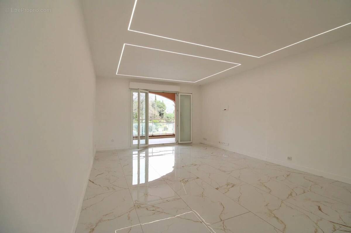 Appartement à CARROS