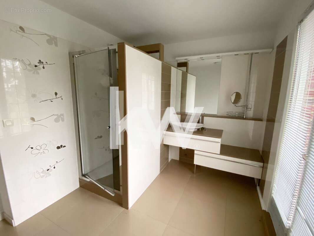 Appartement à COMBS-LA-VILLE