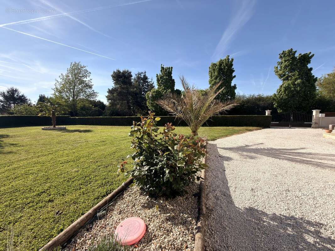 Maison à RUFFEC