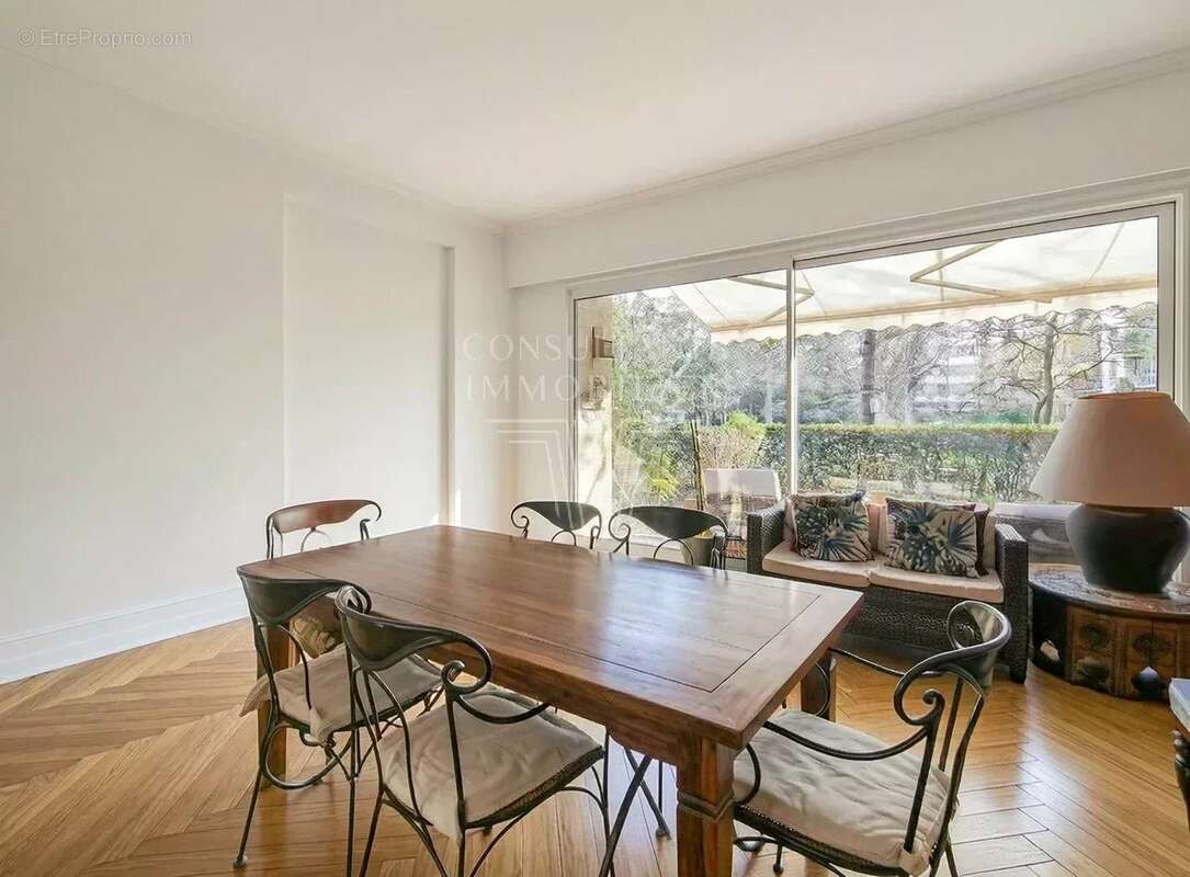 Appartement à NEUILLY-SUR-SEINE