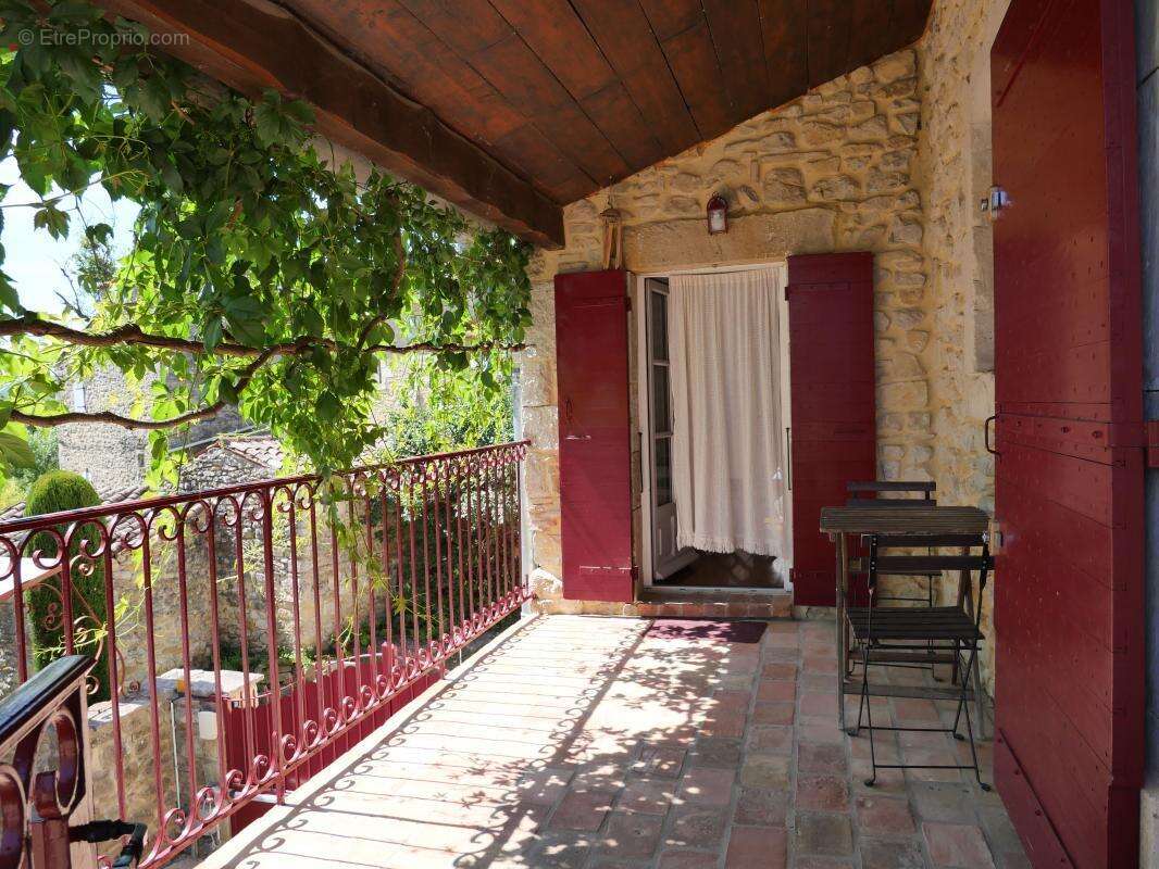 Maison à SAINT-JEAN-DE-MARUEJOLS-ET-AVEJAN