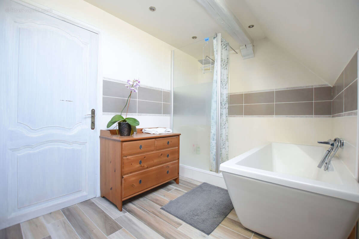 Maison à LES ESSARTS-LE-ROI