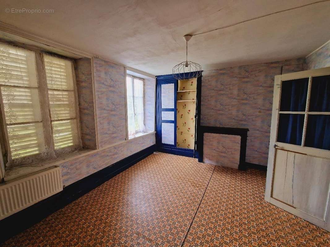 Maison à MAUBERT-FONTAINE