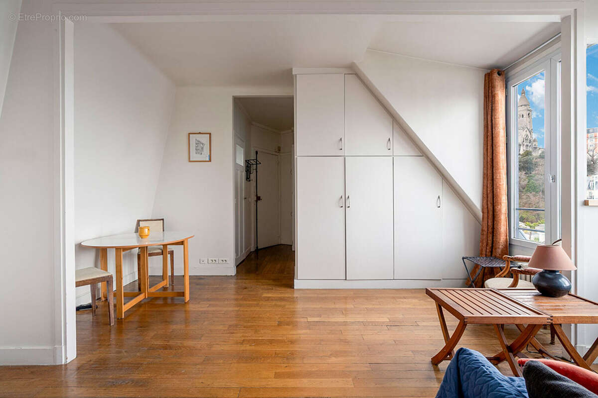 Appartement à PARIS-18E