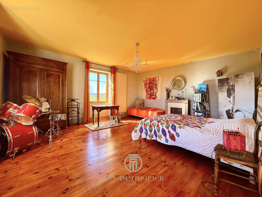 Maison à SAINT-JEAN-SAINT-MAURICE-SUR-LOIRE