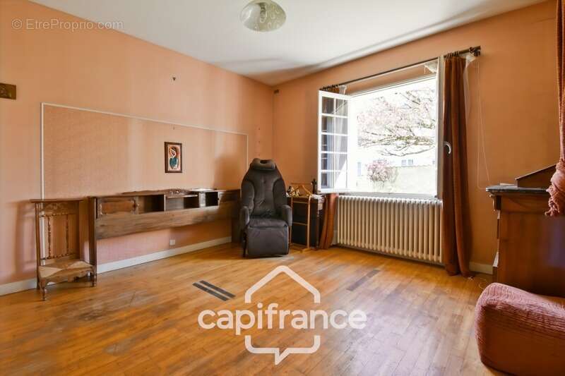 Maison à SAINT-JEAN-D'ANGELY