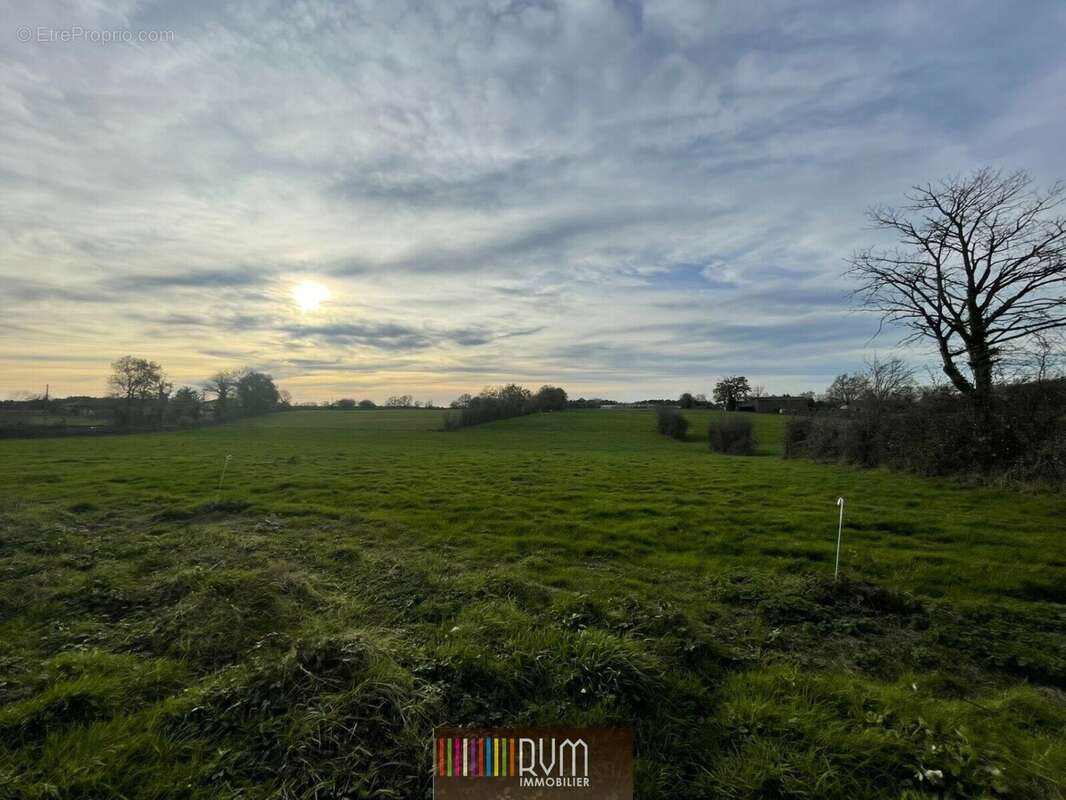 Maison à SAINT-ETIENNE-DU-BOIS