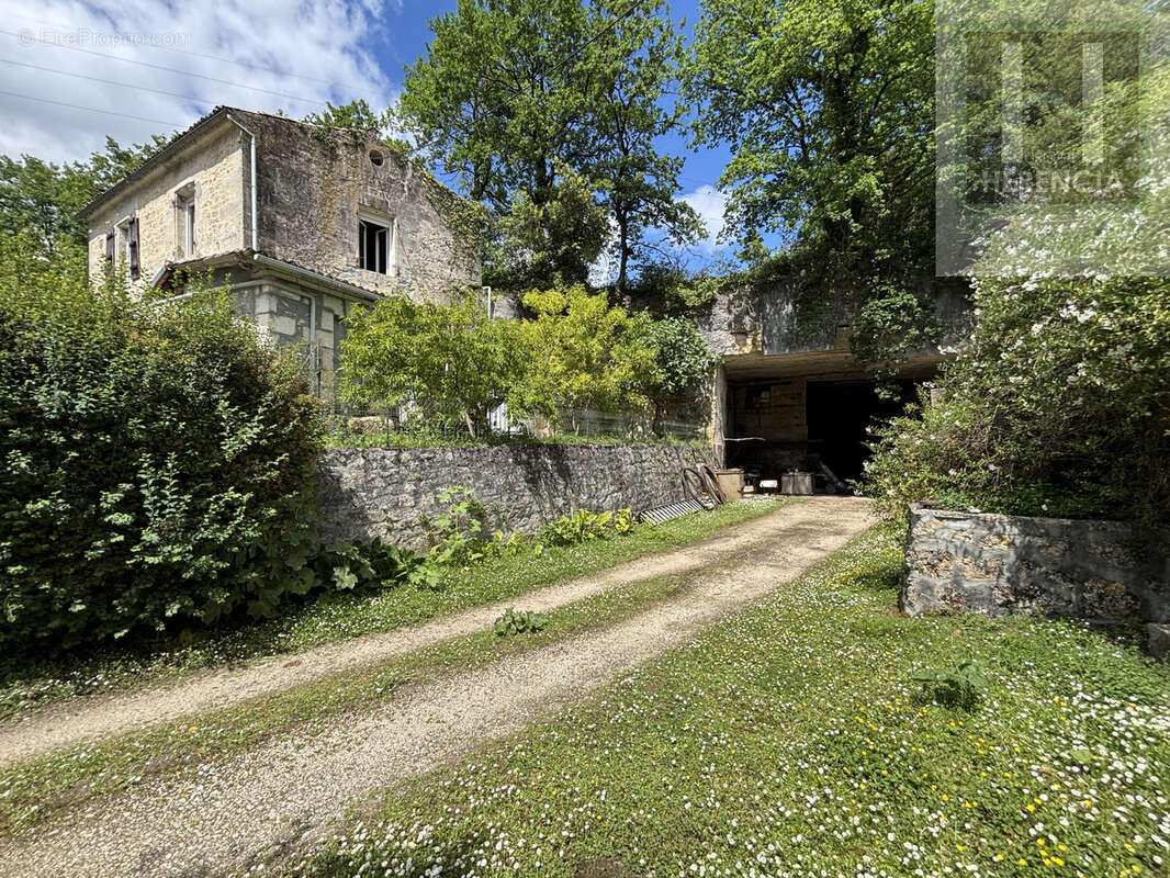 Maison à PUYMOYEN