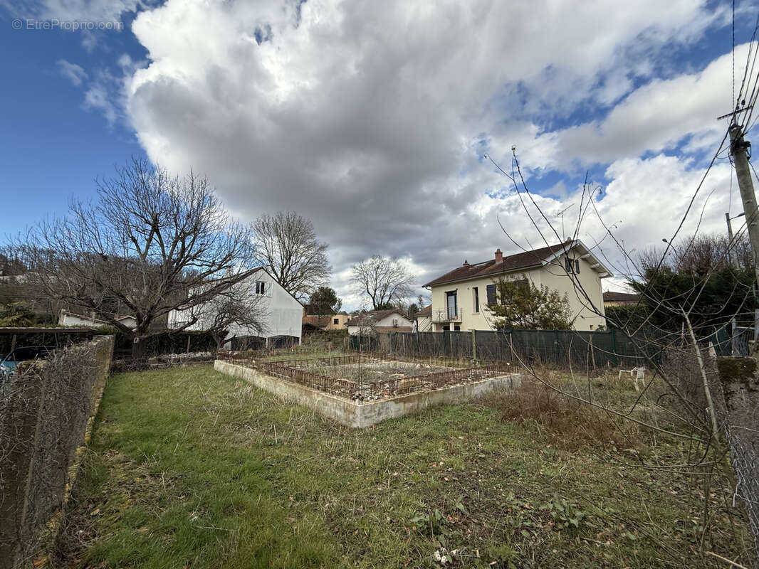 Terrain à TASSIN-LA-DEMI-LUNE