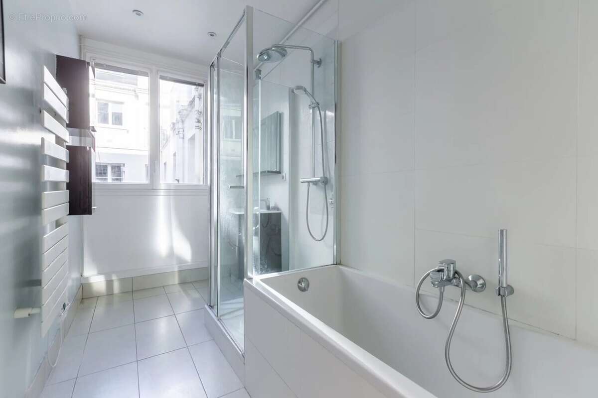 Appartement à PARIS-17E