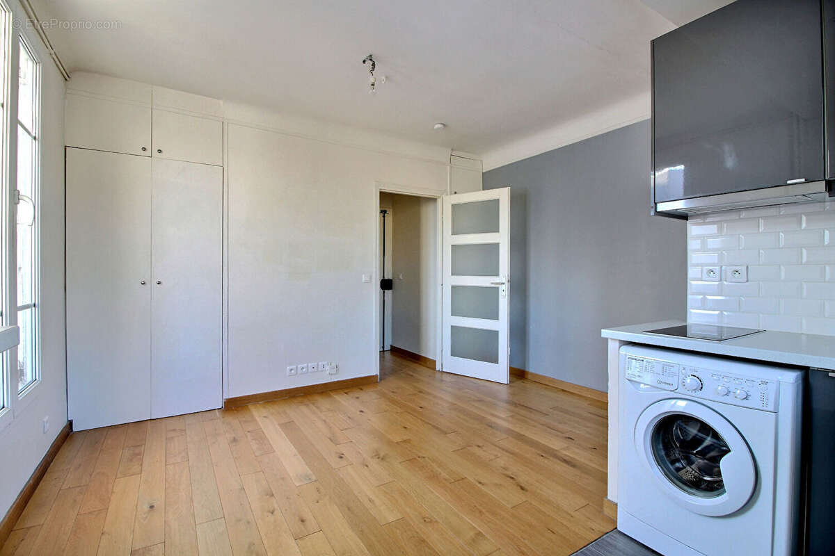 Appartement à PARIS-14E