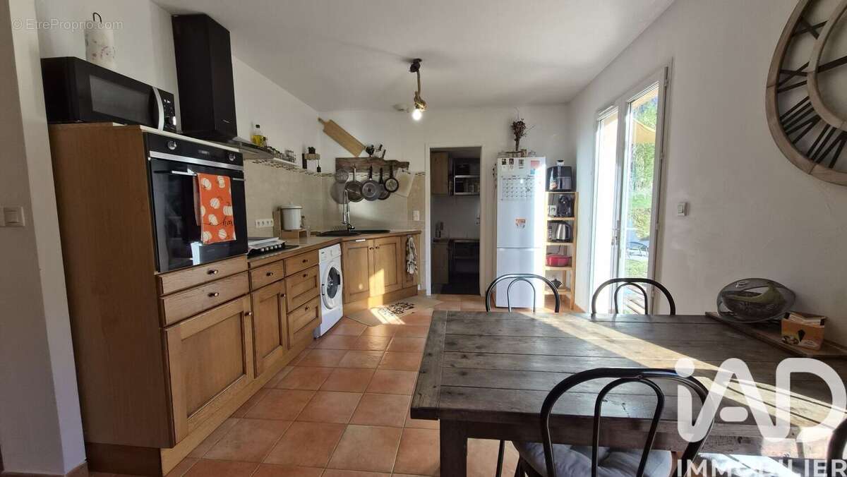 Photo 8