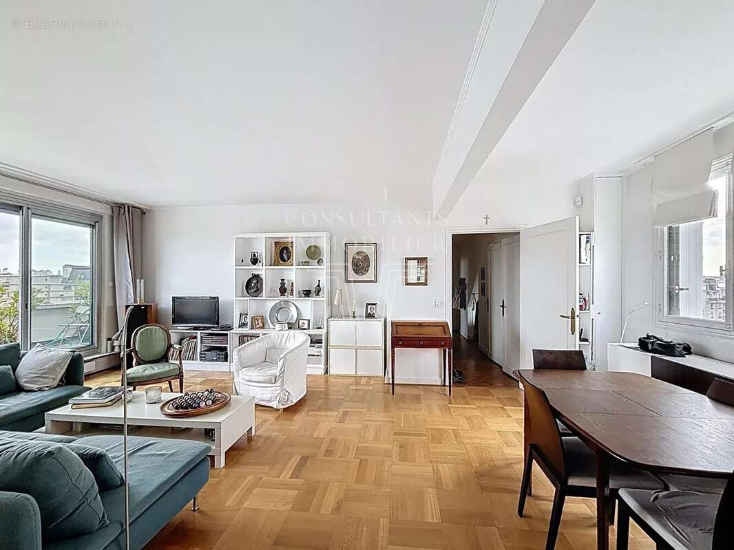 Appartement à PARIS-16E