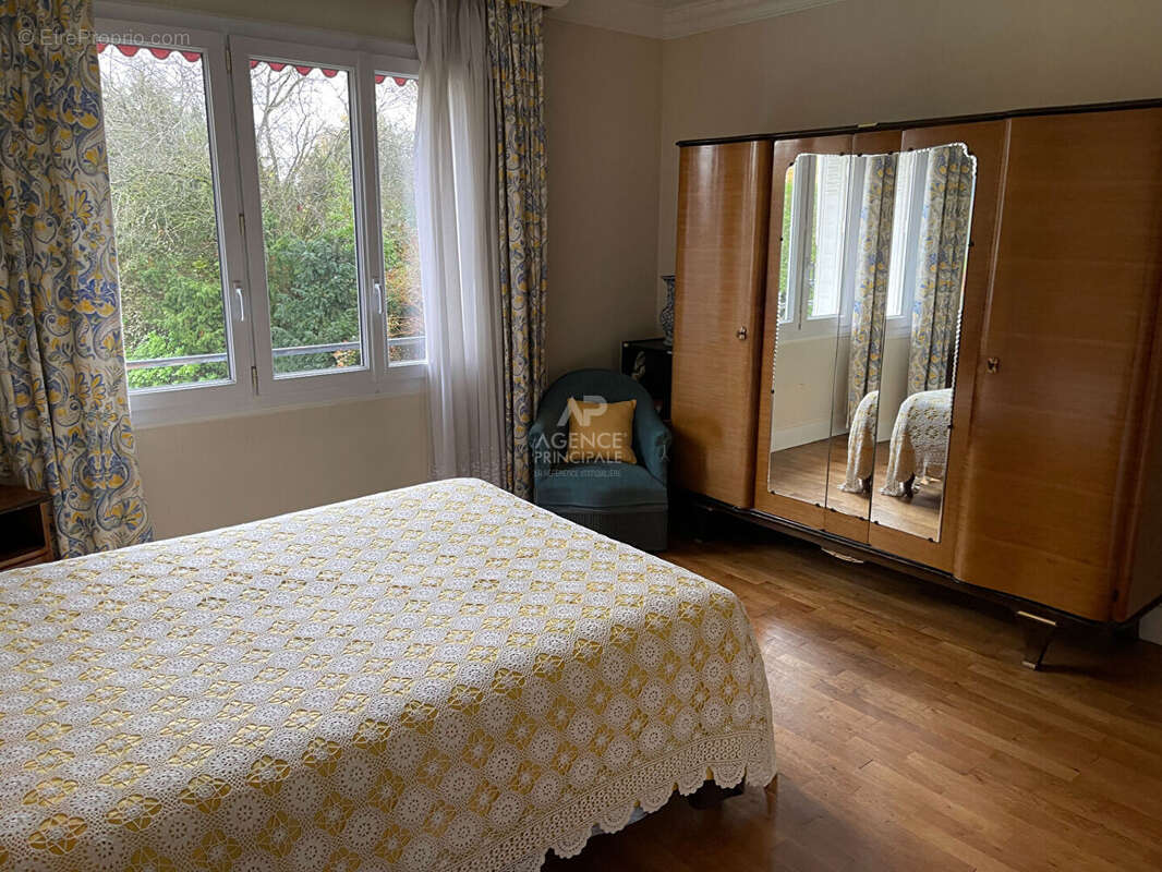 Maison à LE MESNIL-LE-ROI