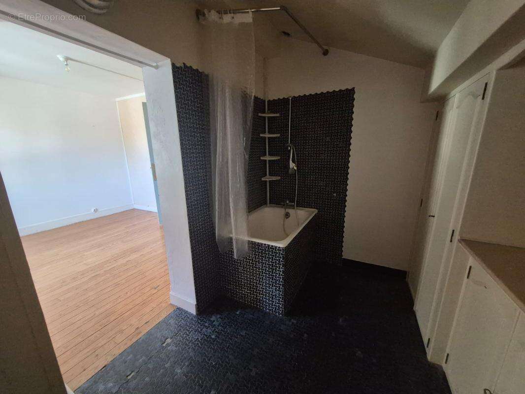 Maison à MONTREAL-LA-CLUSE