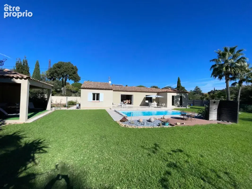 A vendre la seyne sur mer quartier sud tres belle villa de plain pied 5 pieces 4 chambres jardin piscine garage - photo 13