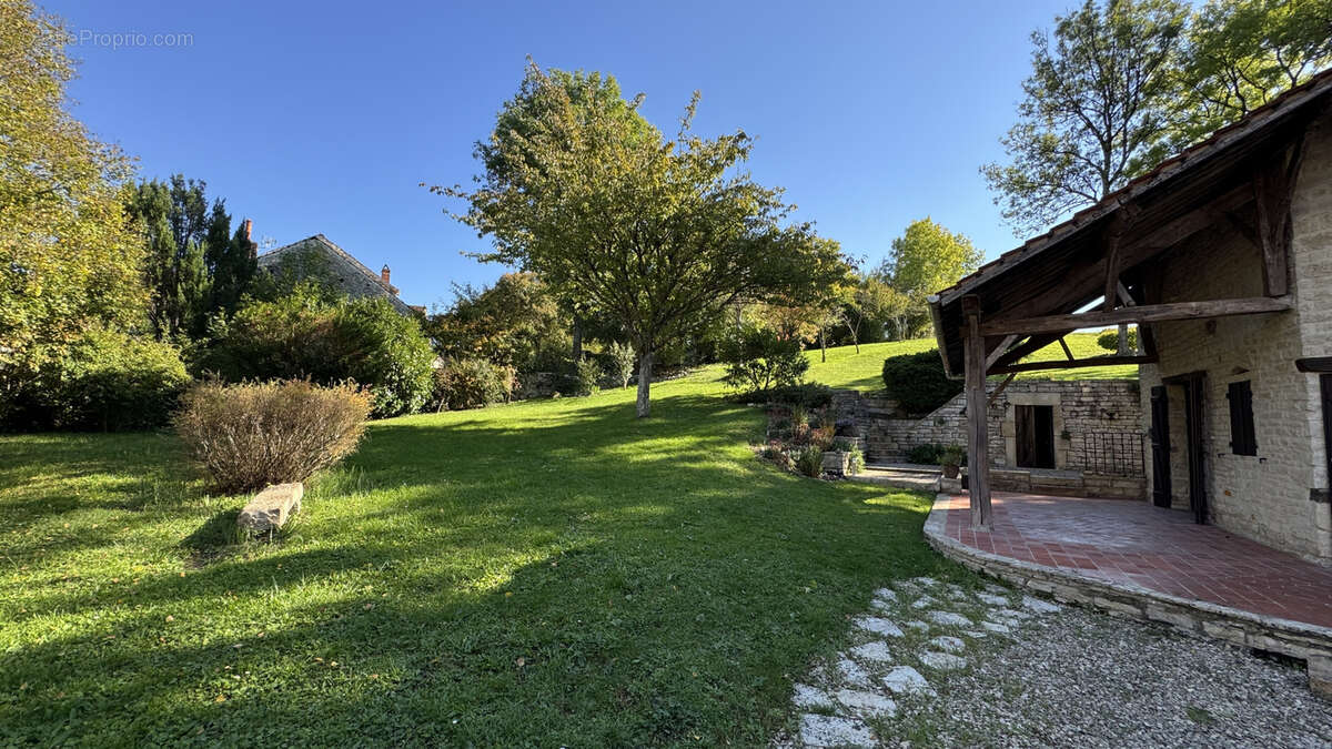 Maison à JOUX-LA-VILLE