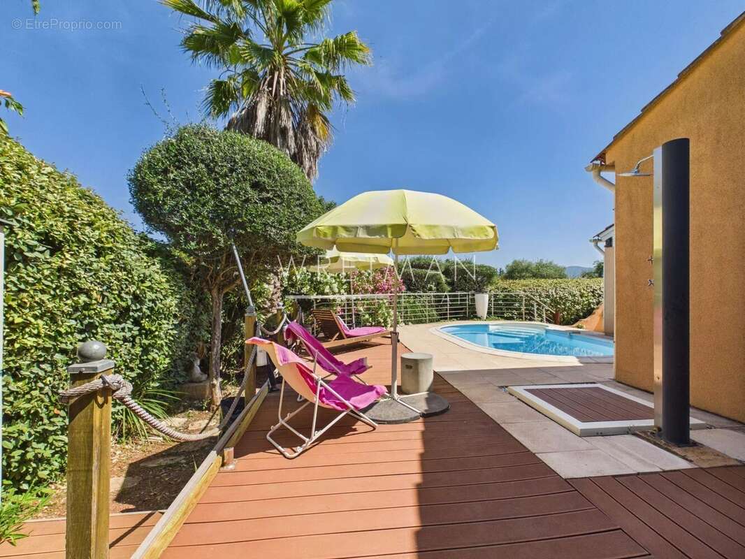 Villa bien entretenue avec piscine et vue dégagée - Le Luc - photo 20