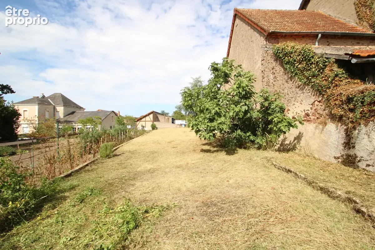 Maison de village avec Appartement, Garage et terrain. - photo 18