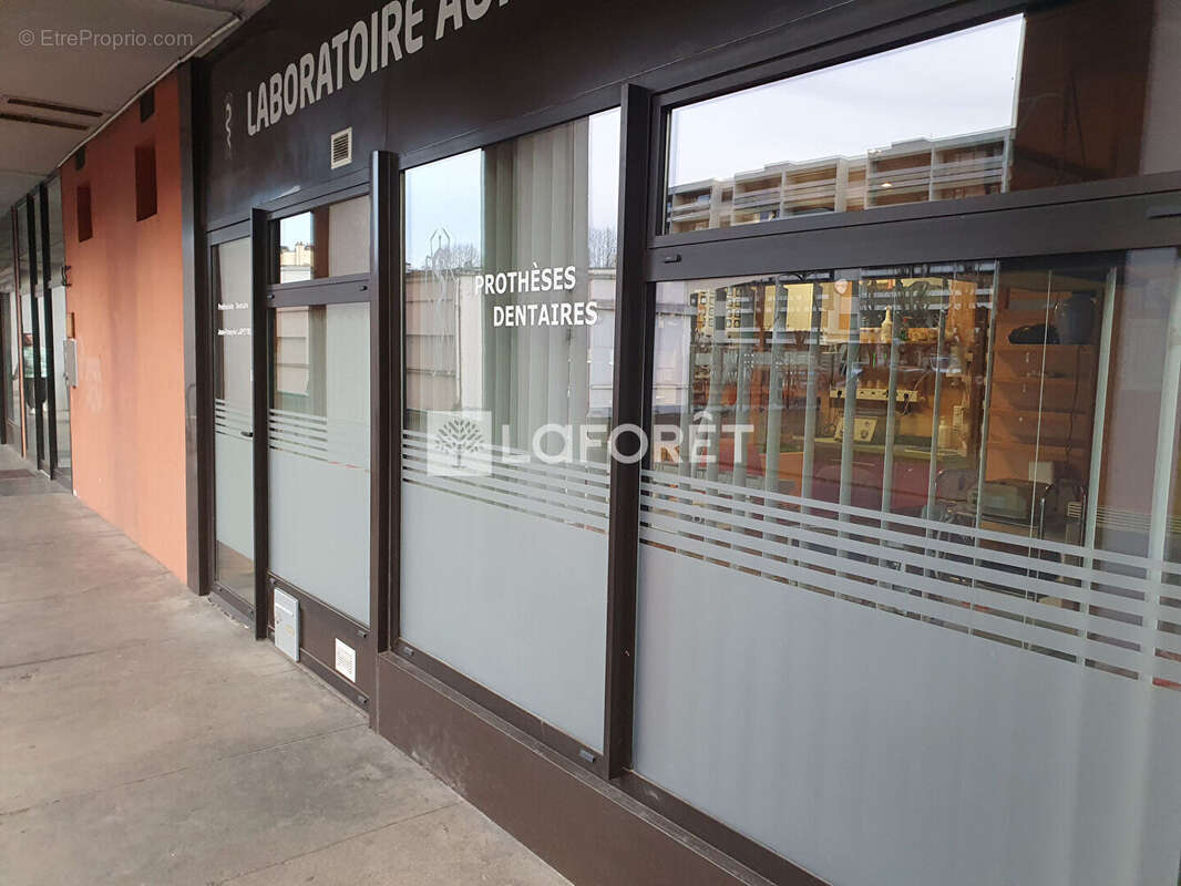 Local d'activité 42 m2 - Aurillac - photo 5