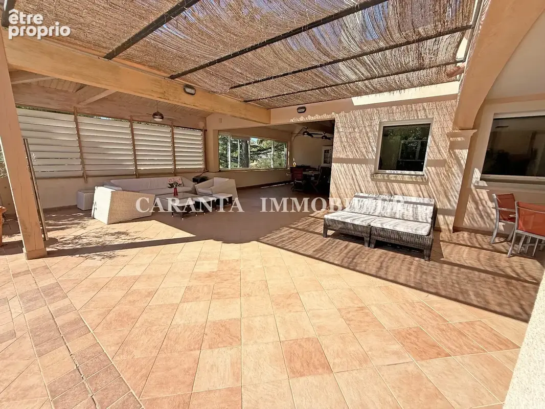 vente propriété 8 pièces Sainte Maxime avec piscine, garage et aperçu Mer à 400m du port. - photo 3