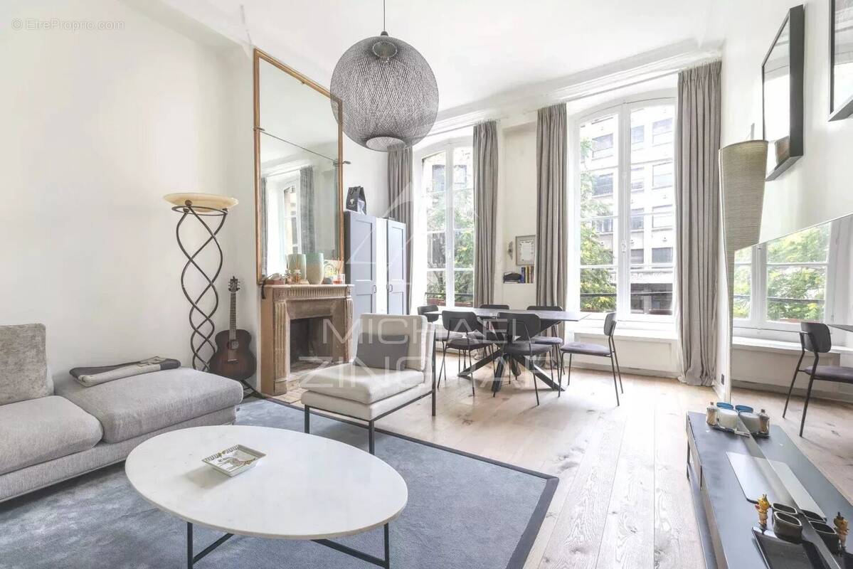 Appartement à PARIS-7E
