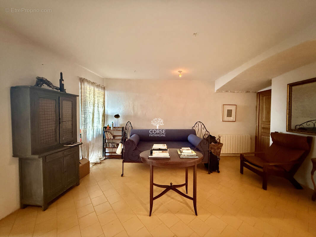 Extremement rare à la vente, duplex sur les falaises de Bonifacio - photo 7