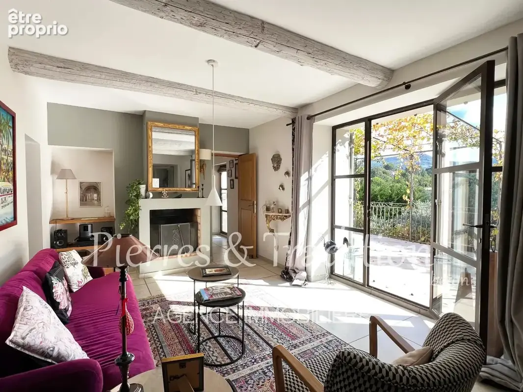 Propriété rénovée au coeur du Luberon avec piscine, cabanons et vignes - photo 4