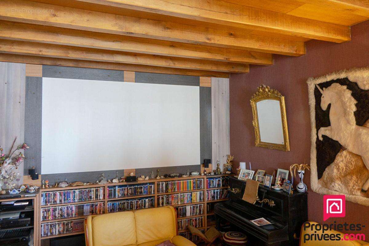 Maison à LA CHAPELLE-SAINT-MESMIN