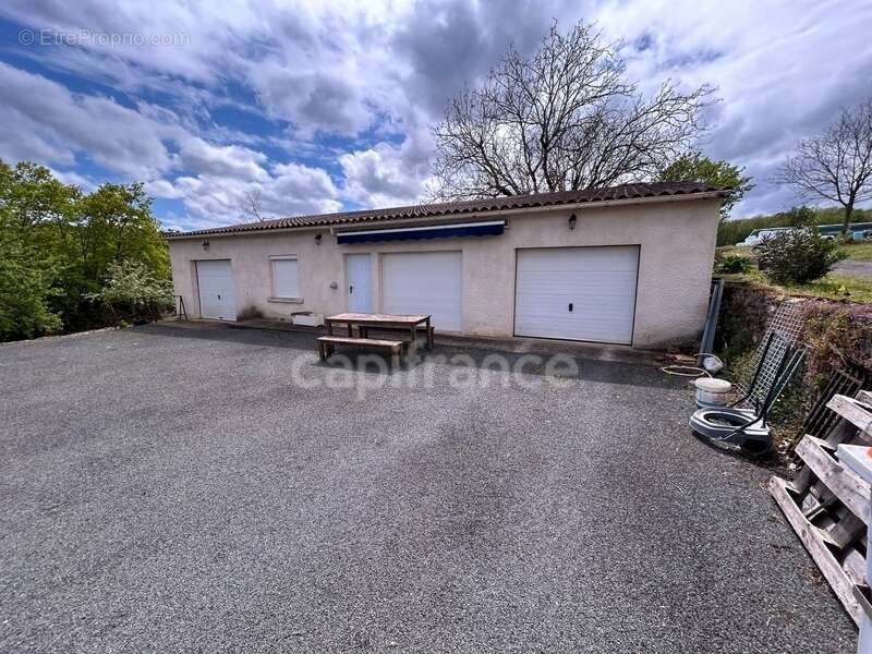 Dpt Dordogne (24), à vendre COULAURES maison P11 de 390 m² - Terrain de 4 828,00 m² - Plain pied - photo 22