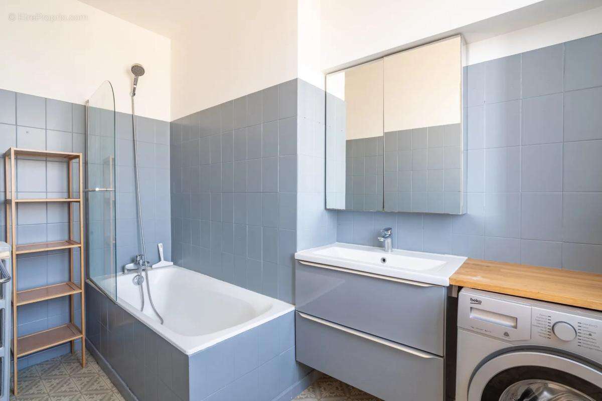 Appartement à COURBEVOIE