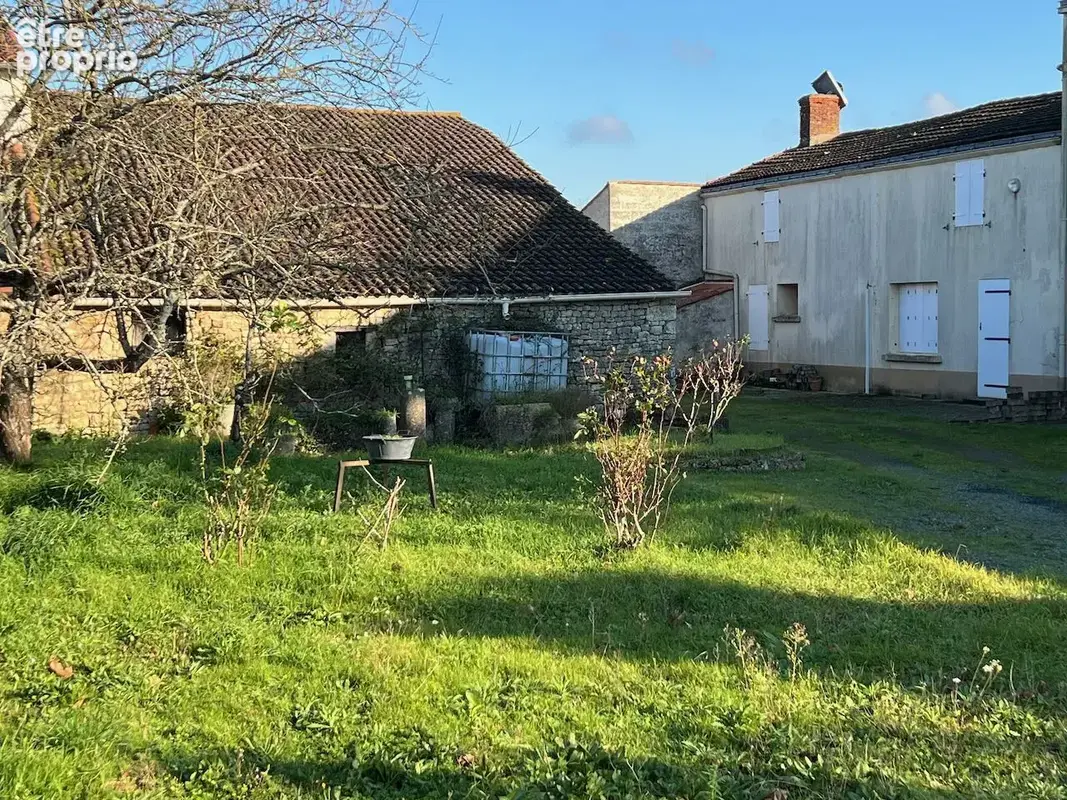 Maison à SAINTE-GEMME-LA-PLAINE