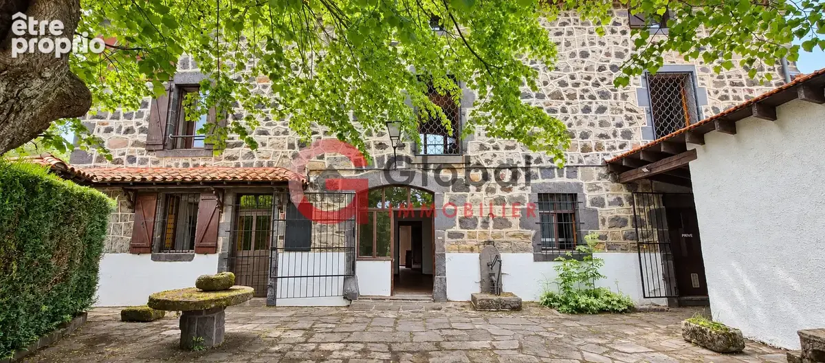 Orcines (63870. Demeure-gîte-restaurant-évènementiel. - photo 2