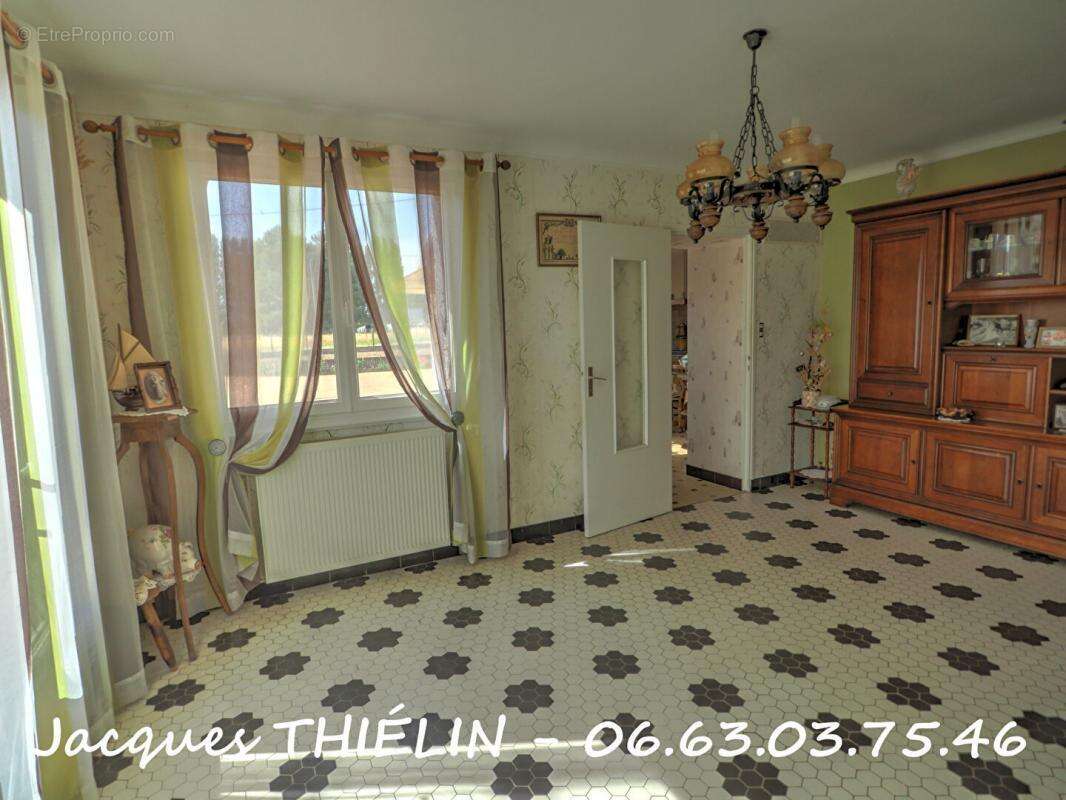 Maison à LONGUE-JUMELLES